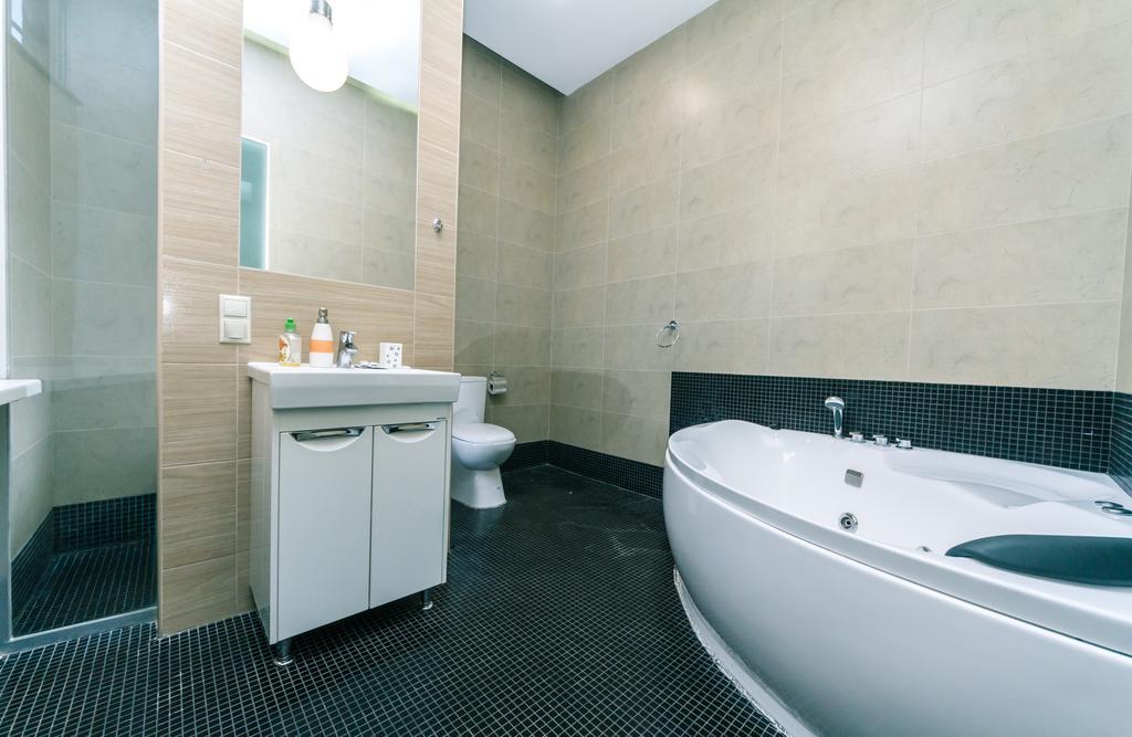 Kreschatik 21 With Terrace 2Br Kiev Buitenkant foto