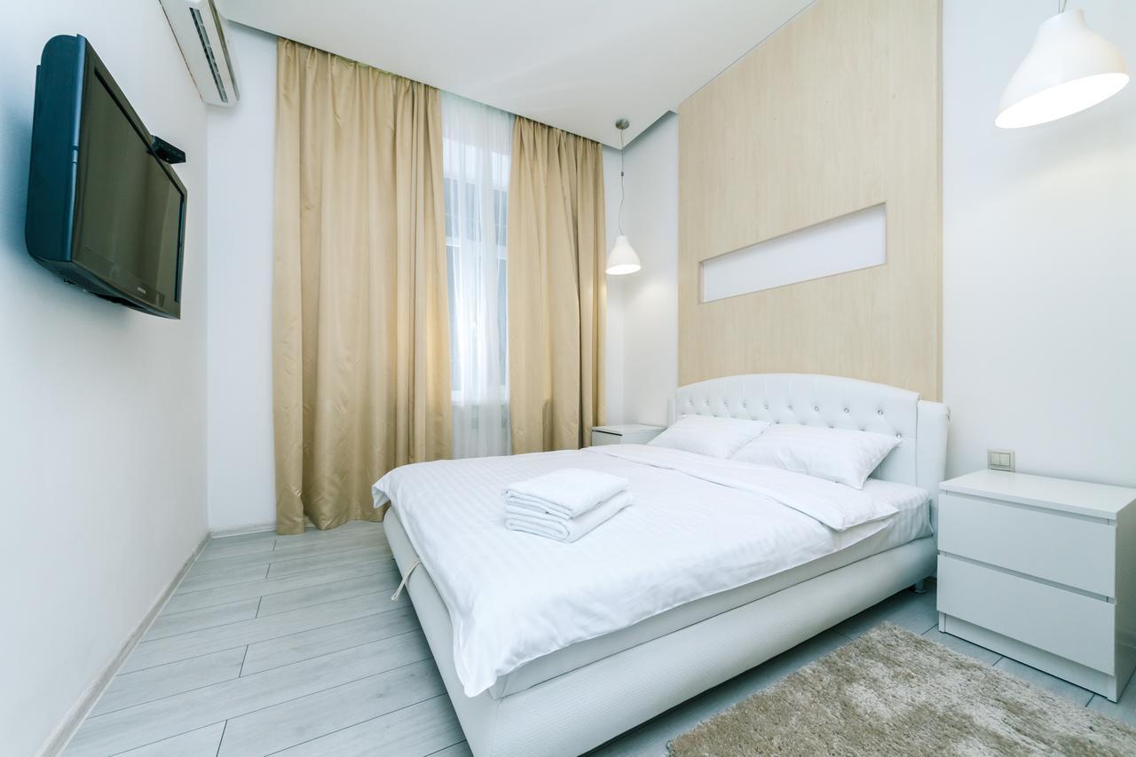 Kreschatik 21 With Terrace 2Br Kiev Buitenkant foto