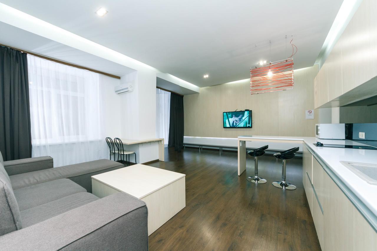Kreschatik 21 With Terrace 2Br Kiev Buitenkant foto